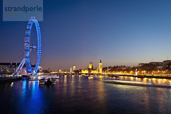 Ansichten von London Eye und Westminster in der Nacht  London  England  UK