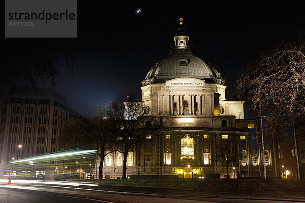 Methodist Central Hall in Westminster bei Nacht  London  England  UK