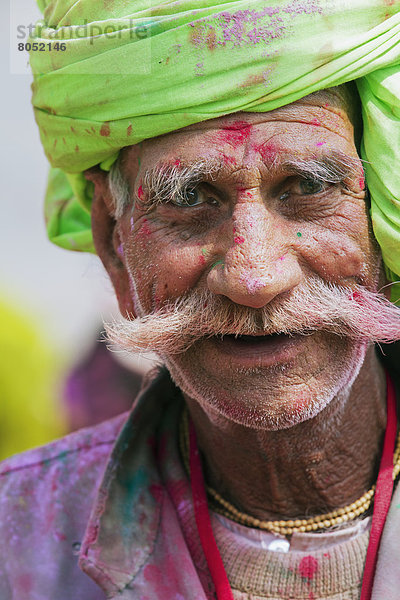 Portrait  Mann  Fest  festlich  Hinduismus  Indien  indische Abstammung  Inder  Uttar Pradesh