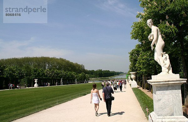 gehen  Tourist  Geschichte  Boden  Fußboden  Fußböden  Statue  spazierengehen  spazieren gehen  Erbe  Tourismus  Versailles