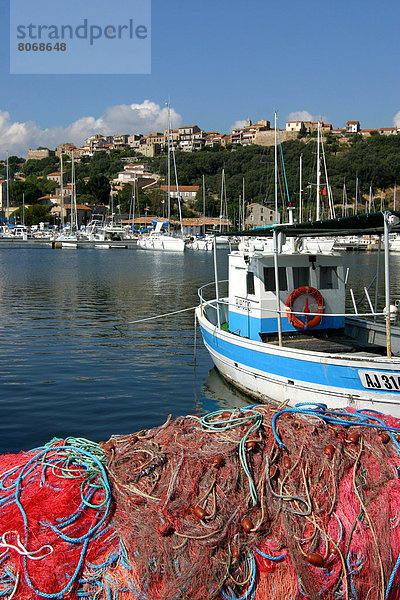 Hafen  Motorjacht  Boot  frontal  Netz  angeln  Korsika  Porto