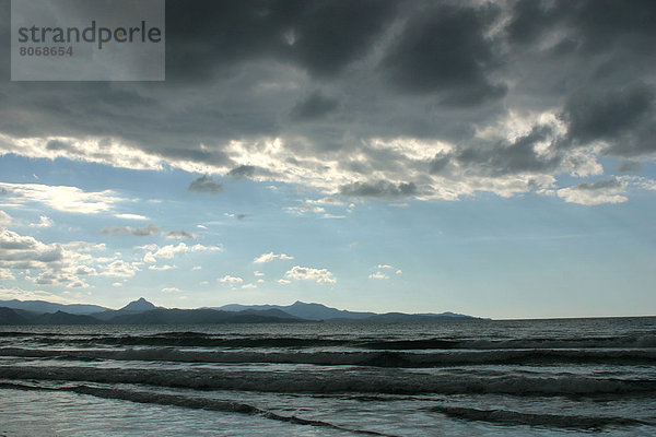 Cap Corse : sea  waves and cloudy sky