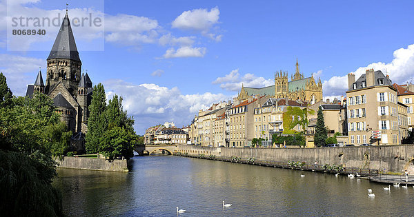 Hintergrund  Fluss  Kathedrale  rechts