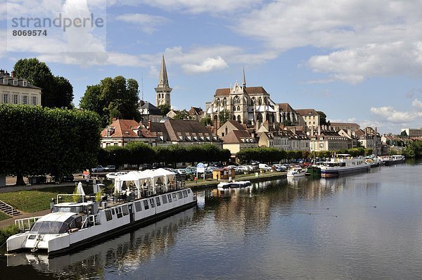 Großstadt  Fluss  Heiligtum  Ansicht  Abtei  Auxerre