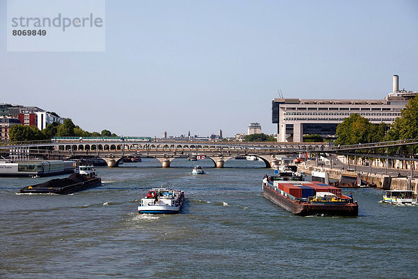Paris  Hauptstadt  Fluss  Seine  Containerschiff