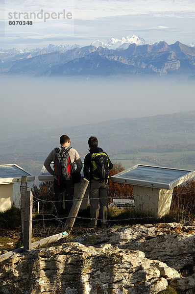 nahe  Panorama  Frankreich  Berg  sehen  unterhalb  Tal  Nebel  wandern  Ansicht  Bergmassiv