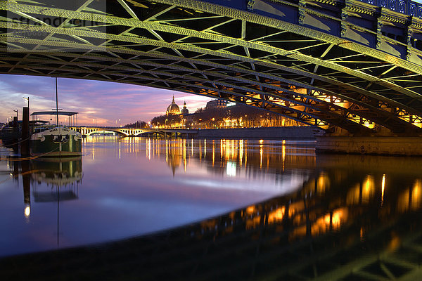 Abend  Halle  Spiegelung  Großstadt  Brücke  Fluss  Lafayette  Lyon  Rhone