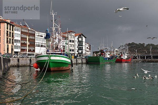 Feuerwehr  Hafen  Problem  Tradition  Großstadt  Poster  angeln  Entdeckung  Start  Thunfisch  Gefangenschaft  schnell reagieren  Bilbao  Spanien