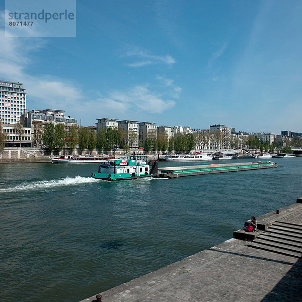 Paris  Hauptstadt  Fluss  Seine  Containerschiff