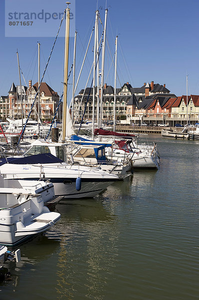 Anschnitt Hafen Küste Jachthafen Normandie