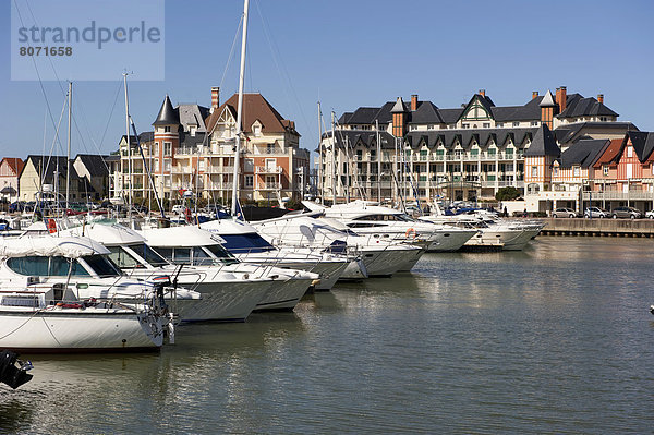 Anschnitt Hafen Küste Jachthafen Normandie