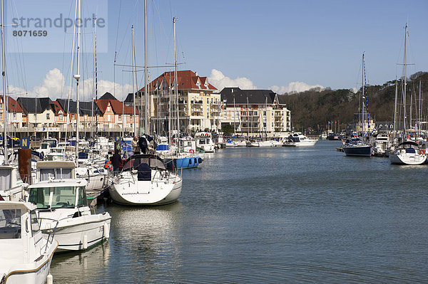 Anschnitt Hafen Küste Jachthafen Normandie