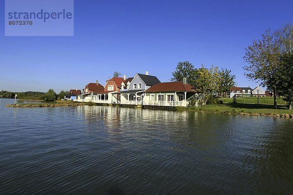 Einkaufszentrum  Wasserrand  Urlaub  See  Dorf