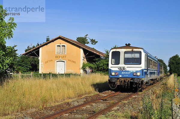 Frankreich  Transport  Heiligtum  Zug  Passagier  Aquitanien  Gironde  alt  Haltestelle  Haltepunkt  Station