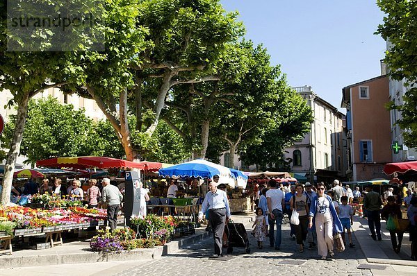 'Valence (26): Market Day  ''place des Clercs'' square.'