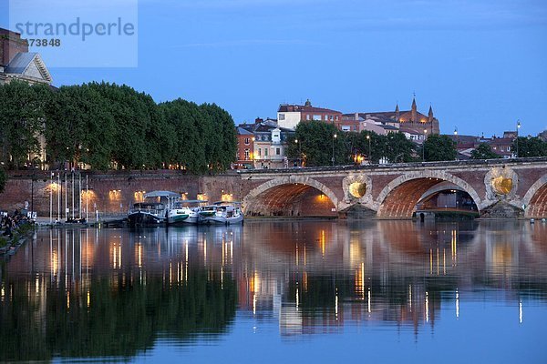 Wärme  Glut  Großstadt  Ziegelstein  pink  rot  Kachel  Toulouse