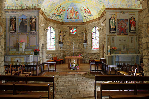 Feuerwehr  gebraucht  Technik  Kirche  Heiligtum  streichen  streicht  streichend  anstreichen  anstreichend  schmücken  Kunstmaler  Maler  bauen  Anzahl  7  sieben  Zeichnung  Bretagne  Decke  Jahrhundert  Juli