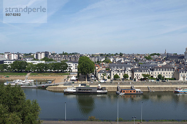 sehen  Palast  Schloß  Schlösser  Fluss  Heiligtum  Menschen im Hintergrund  Hintergrundperson  Hintergrundpersonen  Maine