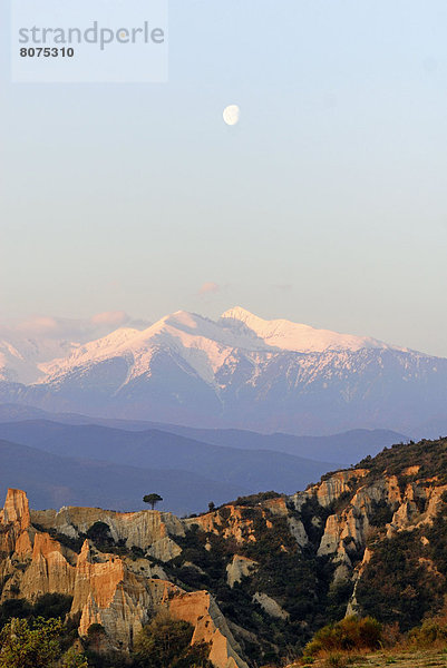 Felsbrocken  Baustelle  Berggipfel  Gipfel  Spitze  Spitzen  Sonnenuntergang  Schneedecke  Zeit  Mond  Erosion  sprechen  Hoodoo  Bergmassiv