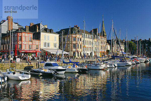 Hafen Mittelalter Gebäude Küste Boot Fassade Hausfassade Kai Zimmer Postkarte Karte sprechen reservieren nebeneinander neben Seite an Seite Honfleur alt