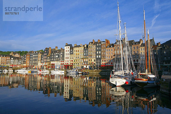 Hafen Gebäude Küste Boot Fassade Hausfassade Kai Zimmer Postkarte Karte sprechen reservieren nebeneinander neben Seite an Seite Honfleur alt Schieferplatte