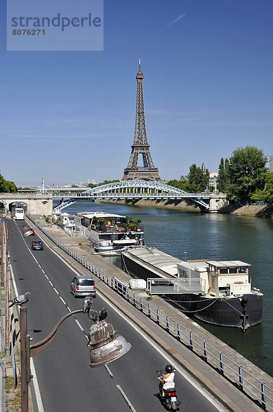 Tagesausflug  Brücke  Fluss  Kai  Zug  Ansicht  Seine  Eiffelturm  Containerschiff  nebeneinander  neben  Seite an Seite  Metall