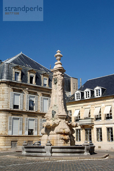 Godinot Fountain in Reims (51)  2005