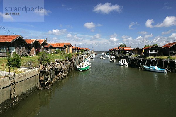 Kleine Menschengruppe Kleine Menschengruppen Hafen Frankreich Eingang Boot Arcachon Aquitanien Bucht Gironde