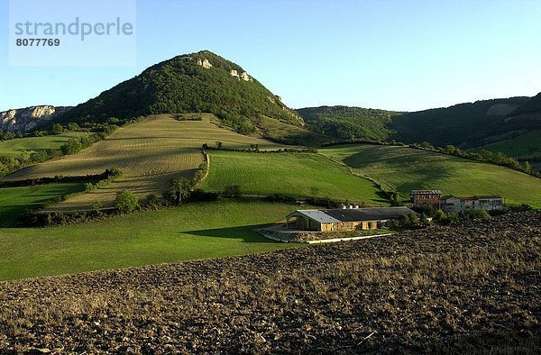 nahe  Hügel  Bauernhof  Hof  Höfe  füllen  füllt  füllend  Scheune  Heu  Zimmer  Millau  Viadukt