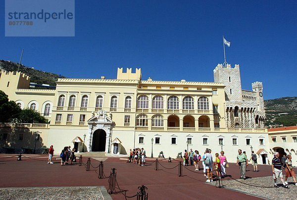 Tourist  frontal  Palast  Schloß  Schlösser  Monaco