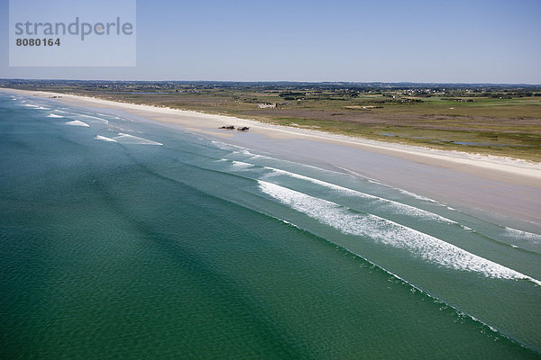 Feuerwehr  Strand  Sand  Ansicht  groß  großes  großer  große  großen  Luftbild  Fernsehantenne  Bucht  Bretagne  Finistere