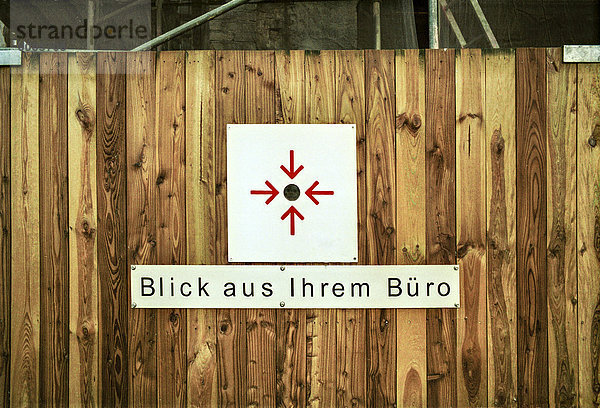 Holzwand Text deutsch