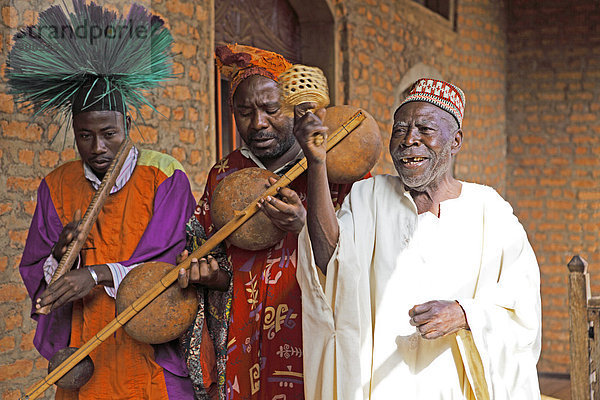 Traditionelle Musikgruppe im Sultanspalast von Foumban