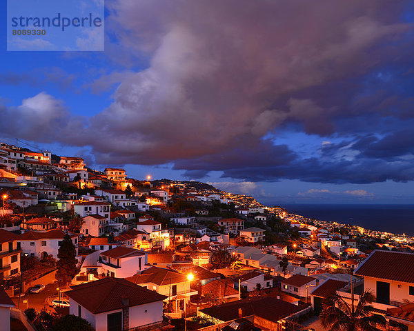 Stadtansicht Stadtansichten Wolke Dunkelheit über Abenddämmerung Funchal