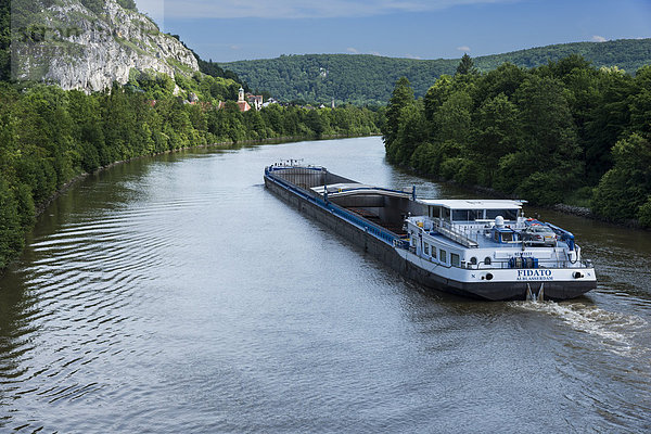 Frachtschiff auf dem Main-Donau-Kanal