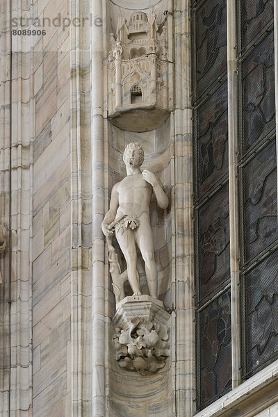 Marmorskulptur des Adam  Detail am Nordchorkapelle des Mailänder Doms Santa Maria Nascente