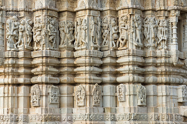 Skulpturen-Schmuck  Detail am Jain-Mahavira-Tempel  Festungsberg Chittorgarh