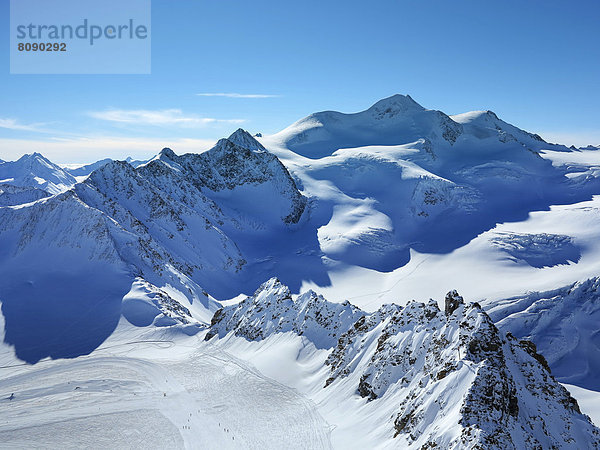 Pitztaler Gletscher  Skigebiet  Paorama von der Bergstation Hinterer Brunnenkogel 3440m  Sicht auf die Wildspitze  Mittelbergferner