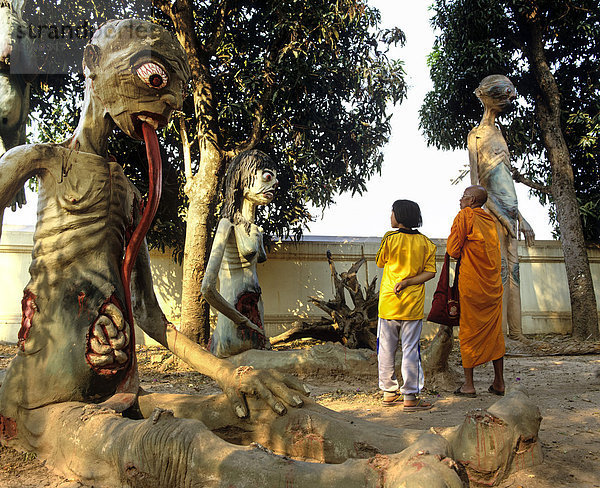 Skulptur zur Abschreckung von Dämonen und Gespenstern  mit langer Zunge  Gedärmen  Mönch  Tempel