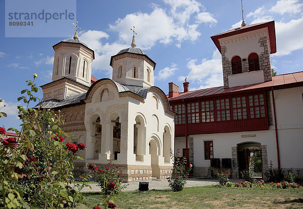 Das Kloster Arnota  an dem Ort einer ehemaligen Kirche vom damaligen Herrscher Fürst Matei Basarab zwischen 1633 und 1636 errichtet