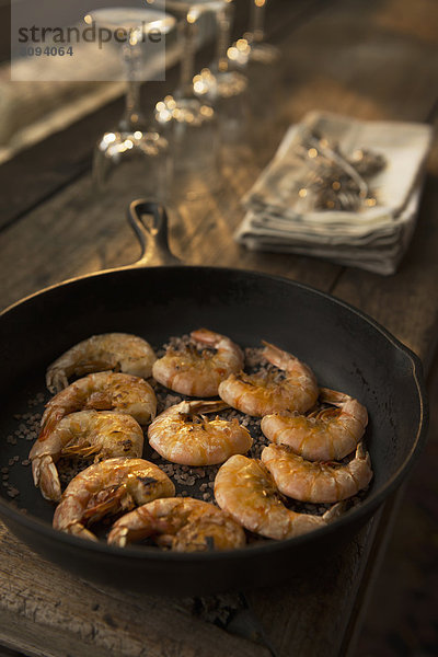 Frying shrimp in pan