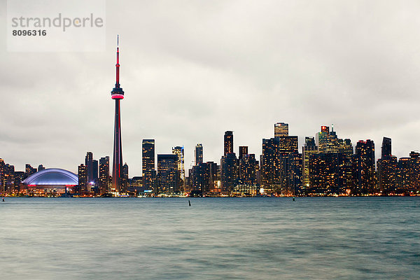 Skyline mit CN Tower und Skydome  Toronto  Kanada