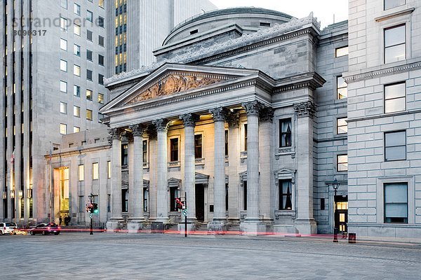 Rue Saint Jacques und Bank of Montreal  Montreal  Quebec  Kanada