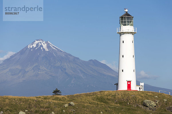 Cape Egmont Lighthouse mit Mount Taranaki