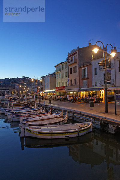 Harbour and historic town centre  small fishing boats  street cafes and restaurants  evening mood