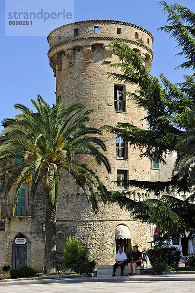 Wehrturm Torre di Bassano  15. Jh.  Piazza G. Rossetti