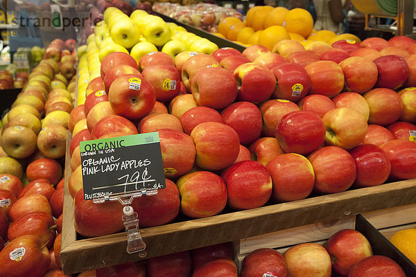 Äpfel in einem Supermarkt für Vollwertkost
