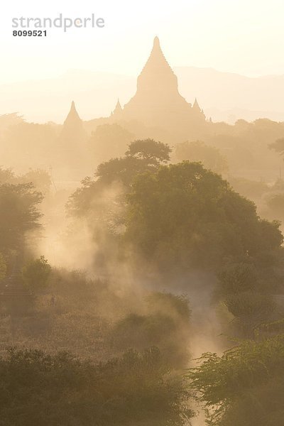 Abend  über  Sonnenlicht  Ansicht  Südostasien  Tempel  Myanmar  Staub