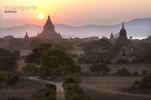 Sonnenuntergang  über  Ansicht  Südostasien  Tempel  Myanmar