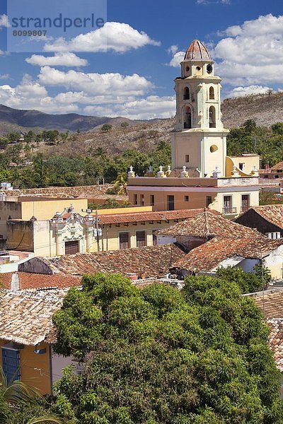 Glockenturm  Dach  über  Stadt  Westindische Inseln  Mittelamerika  Ansicht  UNESCO-Welterbe  Trinidad und Tobago  Kuba